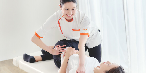 骨格･骨盤調整＋首まわりの調整＋もみほぐしの施術イメージ