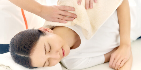 もみほぐしの施術イメージ