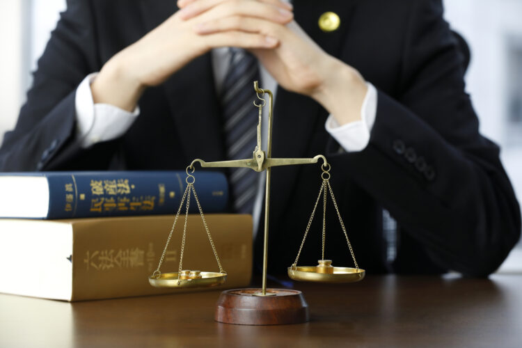 アスベスト（石綿）訴訟は自分でできる？弁護士依頼と費用・リスクを比較