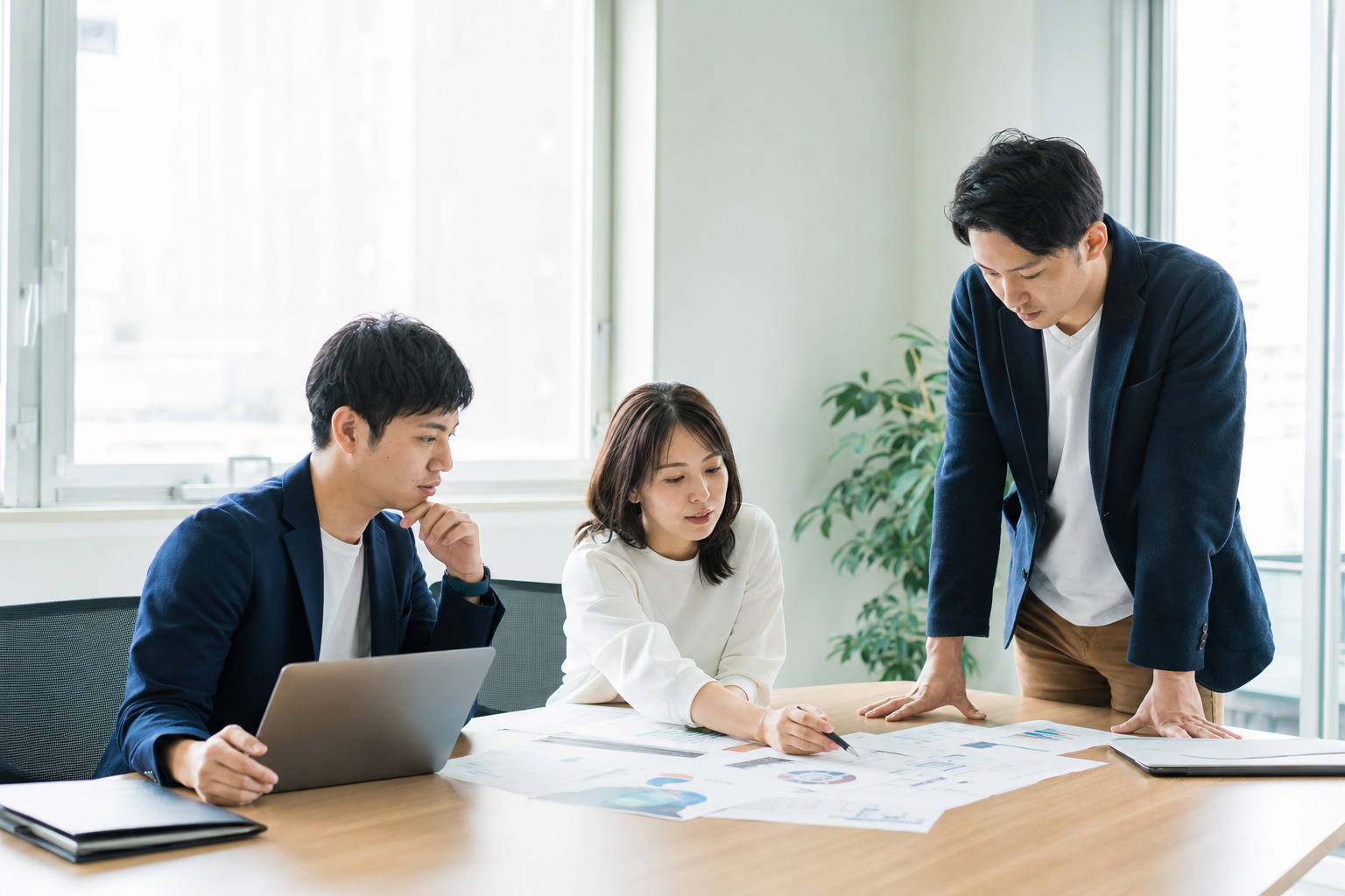 渋谷デジタル株式会社 - 資料を使って計画や方針を検討する場面
