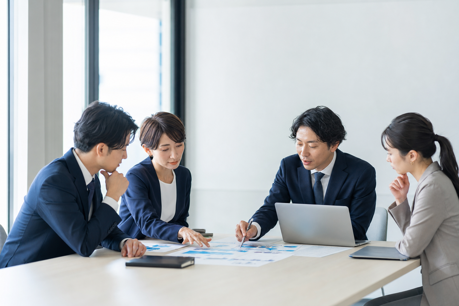 利用までの確認事項を整理する業務の様子