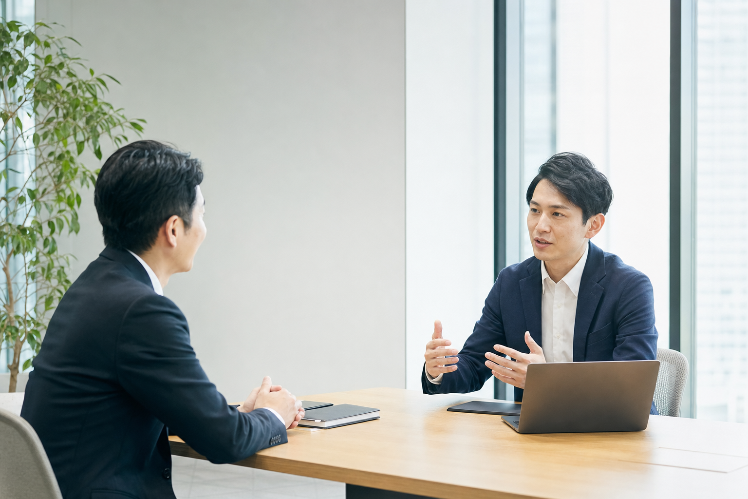 LP制作の相談内容を確認する担当者